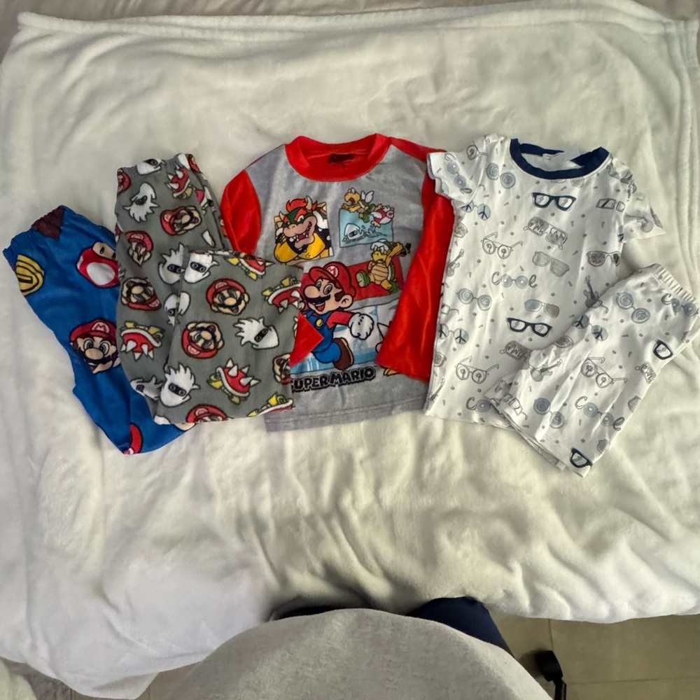 Cat & Jack Super Mario Pajama Set - Red, Blue, Gray
